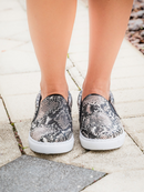 Traveler 4 Taupe Black White Sneakers