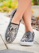 Traveler 4 Taupe Black White Sneakers