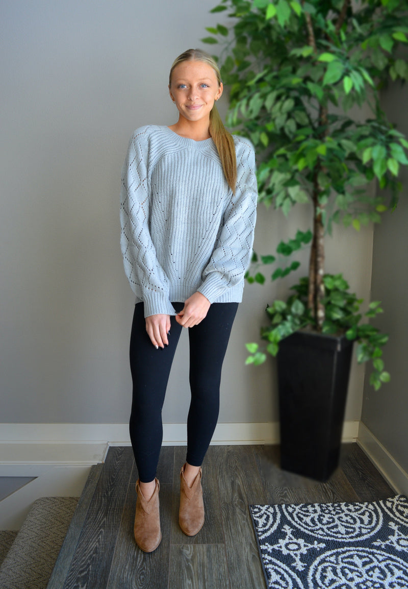 Second Glance Cable Knit Sweater -gray