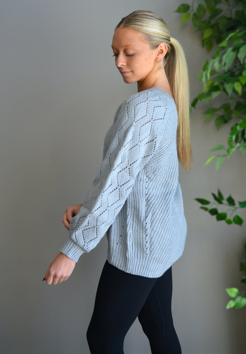 Second Glance Cable Knit Sweater -gray